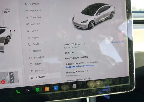2018 Tesla Model 3 Long Range/Mid Range z USA, uszkodzony, nr VIN 5YJ3E1EA5JF049140